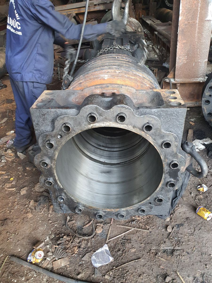 Phục hồi sơ mi nòng xi lanh búa D100